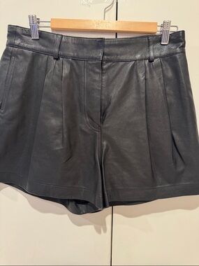 FRAME Women's Black Leather Pleated Shorts (Intermix)